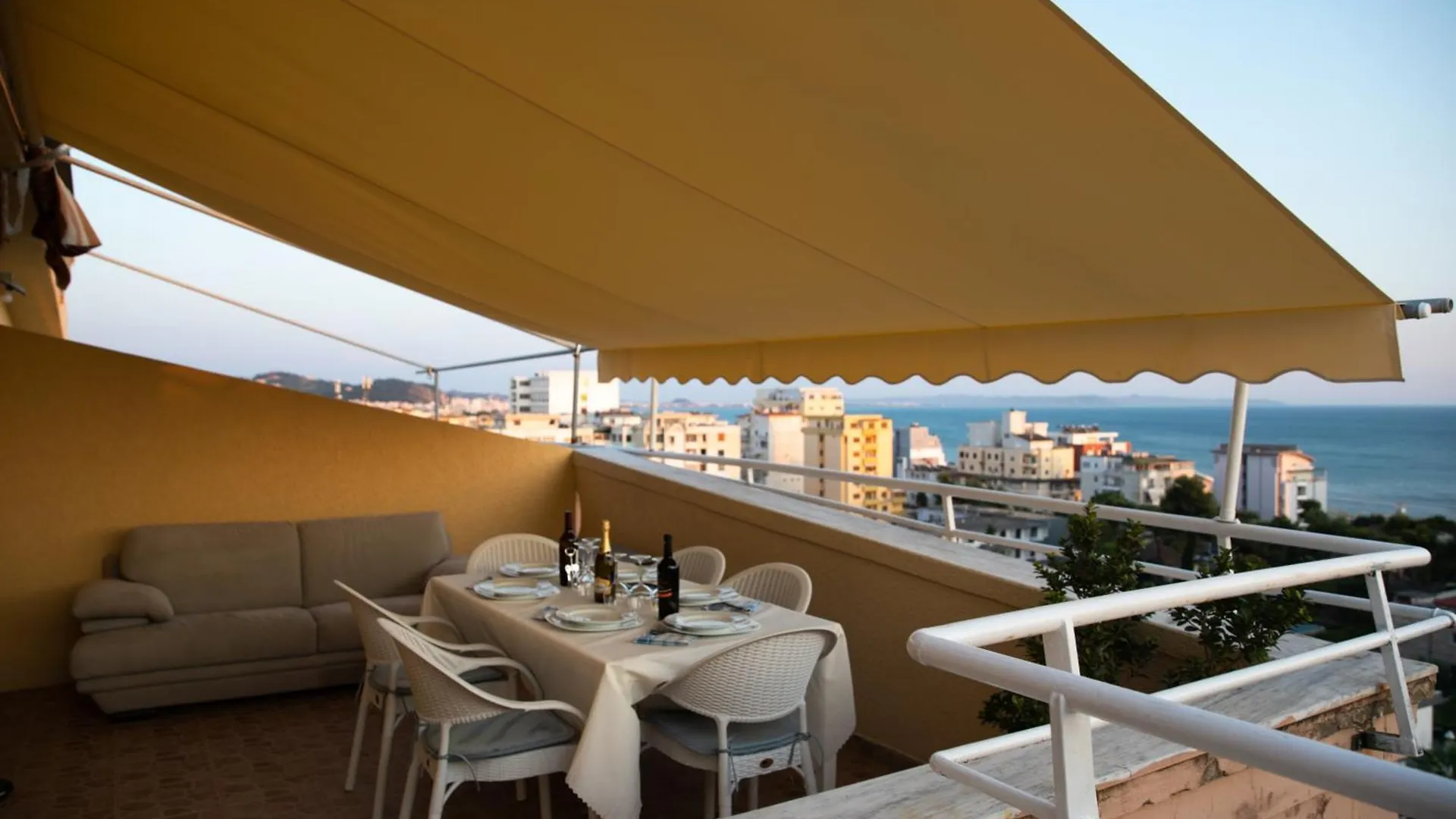 Sunseekers Sky Balcony - Sea View Rooftop In Durrës Albanie