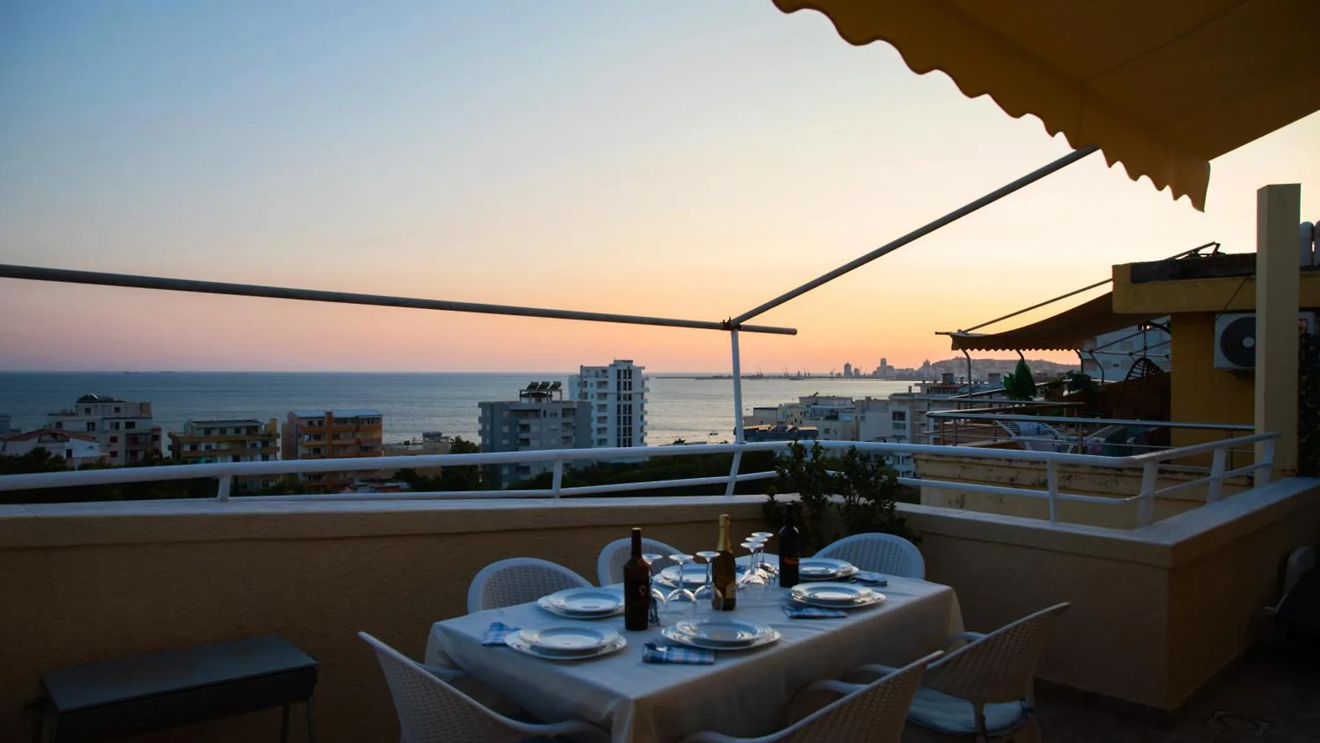 Sunseekers Sky Balcony - Sea View Rooftop In Durrës